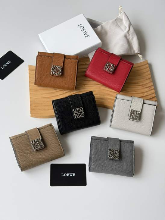 Picture of Loewe Handbags _SKUfw242323658fw